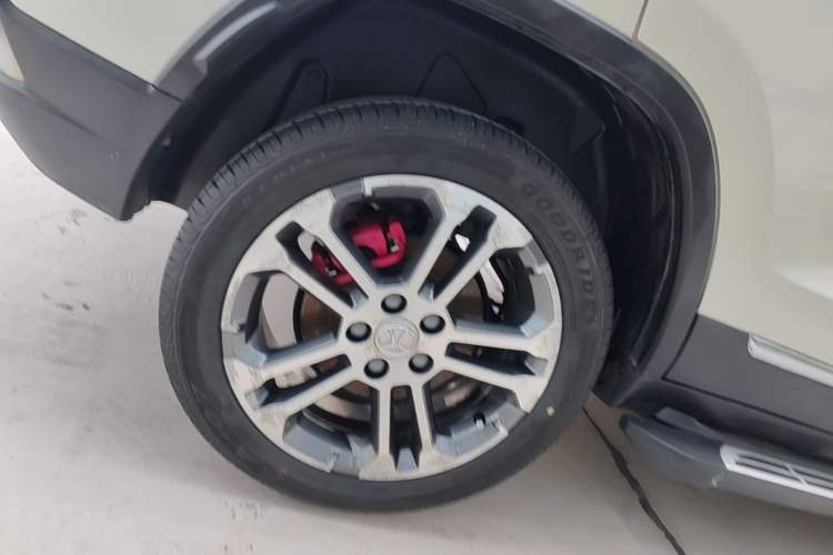 Used BAIC Senova X35 2016 1.5L Manual Luxury Edition Right Rear Wheel Hub
