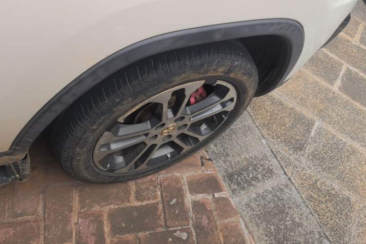 Used BAIC Senova X35 2016 1.5L Automatic Luxury Edition Right Rear Wheel Hub