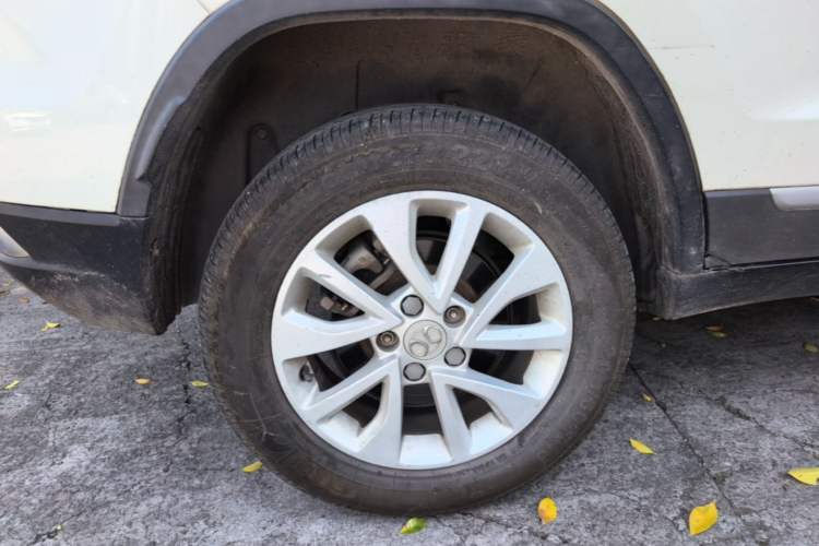 Used BAIC Senova X35 2016 1.5L Manual Elite Edition Right Rear Wheel Hub