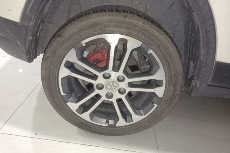 Used BAIC Senova X35 2016 1.5L Automatic Luxury Edition Right Rear Wheel Hub