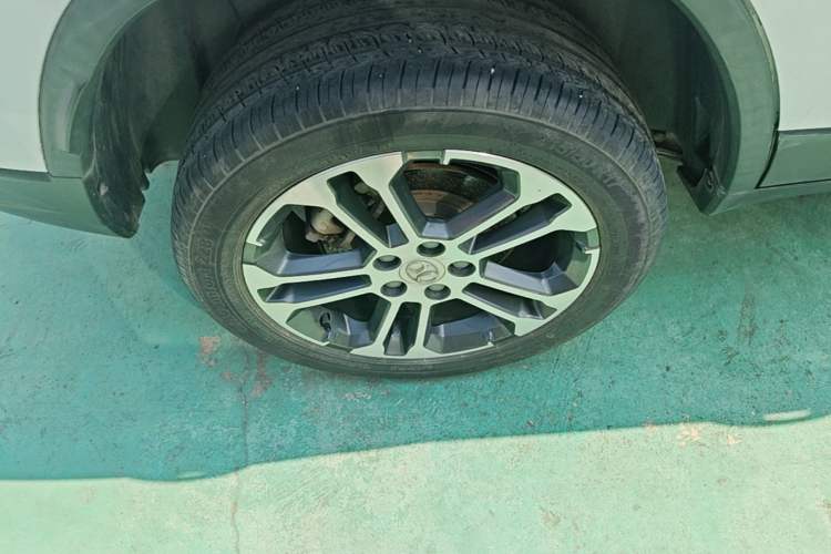 Used BAIC Senova X35 2016 1.5L Automatic Luxury Edition Right Rear Wheel Hub