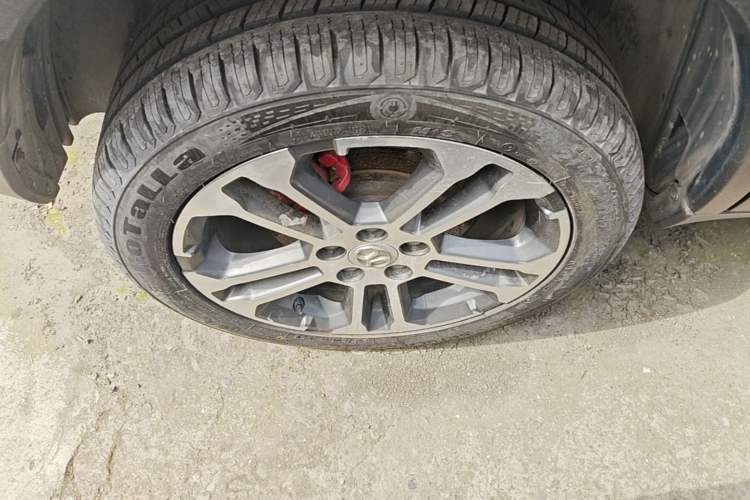 Used BAIC Senova X35 2016 1.5L Automatic Luxury Edition Right Rear Wheel Hub