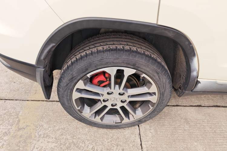 Used BAIC Senova X35 2016 1.5L Manual Luxury Edition Right Rear Wheel Hub