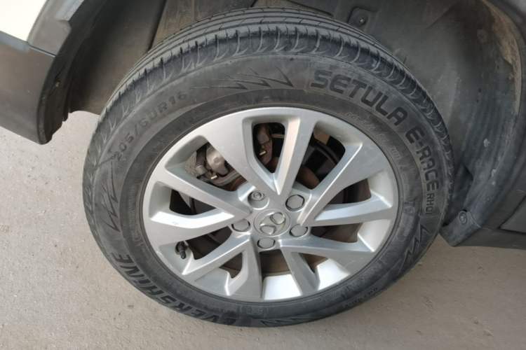 Used BAIC Senova X35 2016 1.5L Manual Elite Edition Right Rear Wheel Hub
