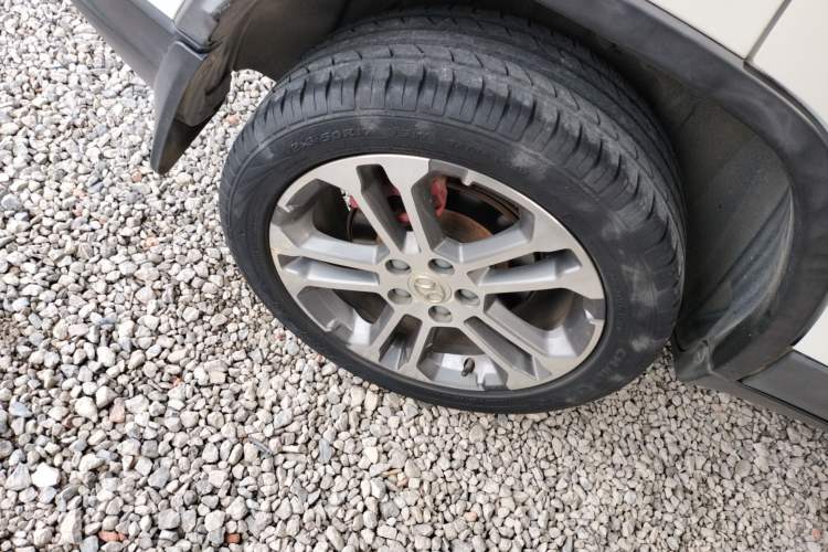 Used BAIC Senova X35 2016 1.5L Automatic Luxury Edition Right Rear Wheel Hub