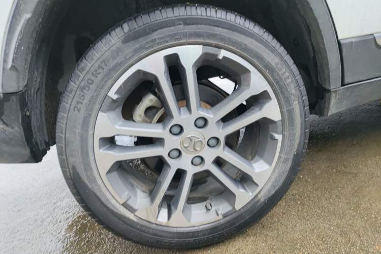 Used BAIC Senova X35 2016 1.5L Automatic Luxury Edition Right Rear Wheel Hub