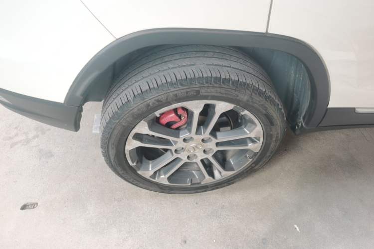 Used BAIC Senova X35 2016 1.5L Automatic Luxury Edition Right Rear Wheel Hub