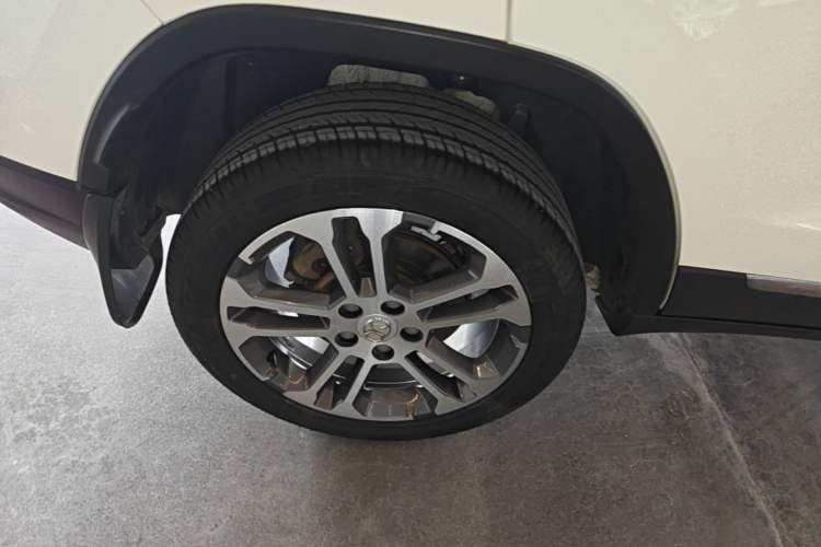 Used BAIC Senova X35 2016 1.5L Manual Luxury Edition Right Rear Wheel Hub