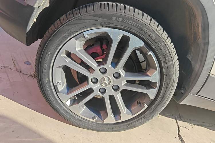 Used BAIC Senova X35 2016 1.5L Automatic Luxury Edition Right Rear Wheel Hub