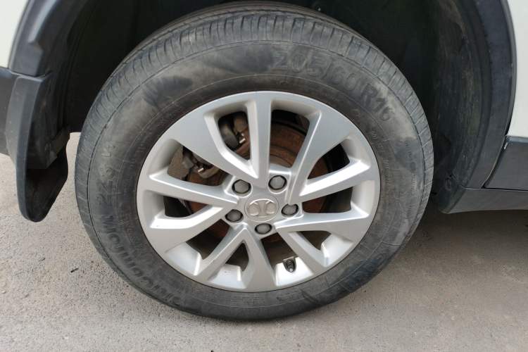 Used BAIC Senova X35 2016 1.5L Manual Elite Edition Right Rear Wheel Hub