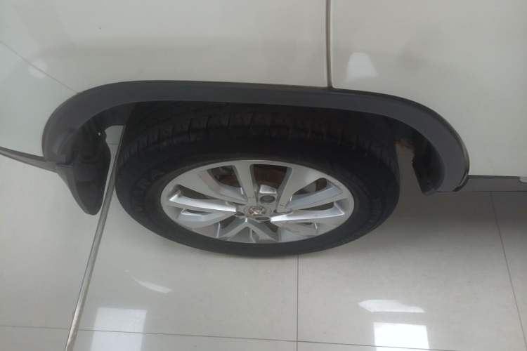 Used BAIC Senova X35 2016 1.5L Manual Elite Edition Right Rear Wheel Hub