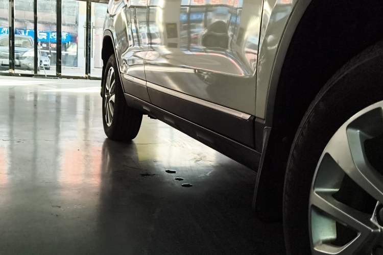 Used BAIC Senova X35 2016 1.5L Manual Elite Edition Right Side Sill