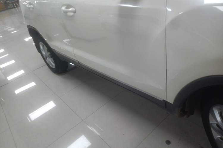 Used BAIC Senova X35 2016 1.5L Manual Elite Edition Right Side Sill