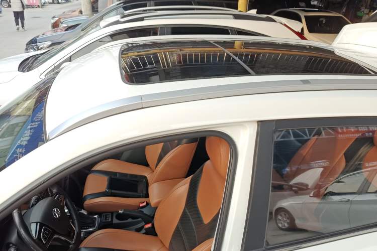 Used BAIC Senova X35 2016 1.5L Automatic Luxury Edition Roof