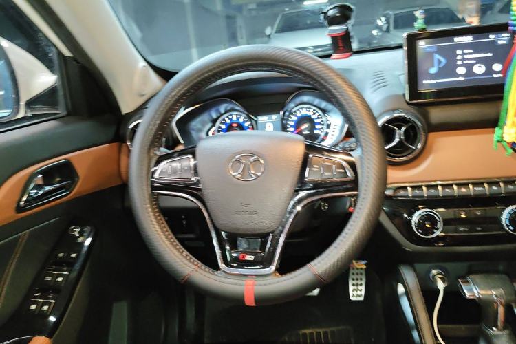 Used BAIC Senova X35 2016 1.5L Automatic Luxury Edition Steering Wheel