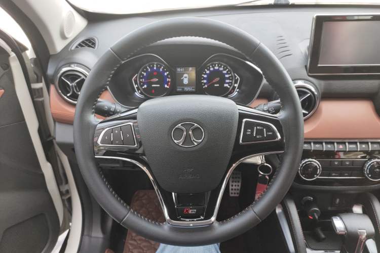 Used BAIC Senova X35 2016 1.5L Automatic Luxury Edition Steering Wheel