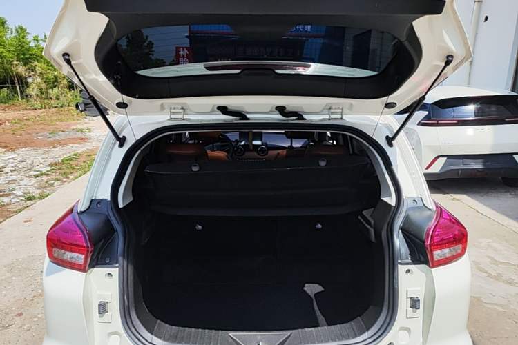 Used BAIC Senova X35 2016 1.5L Manual Luxury Edition Trunk