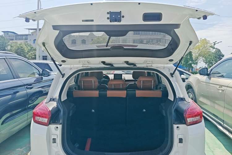 Used BAIC Senova X35 2016 1.5L Automatic Luxury Edition Trunk