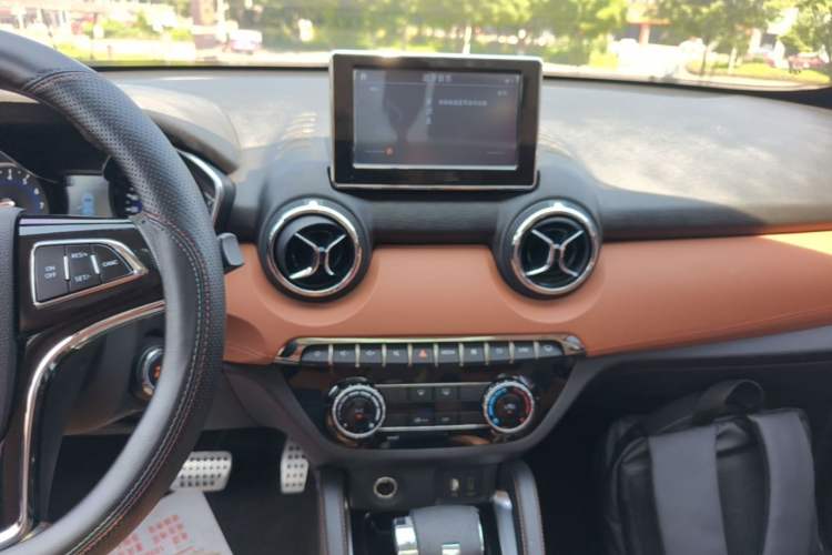 Used BAIC Senova X35 2016 1.5L Automatic Luxury Edition Audio And AC Panel
