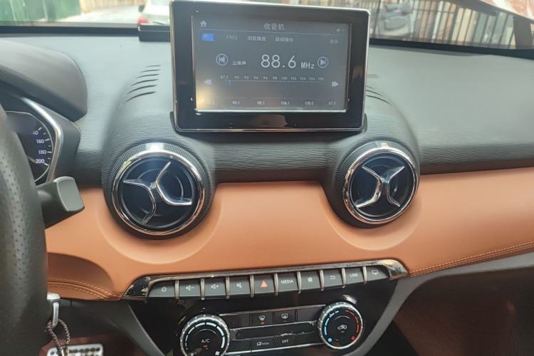 Used BAIC Senova X35 2016 1.5L Automatic Luxury Edition Audio And AC Panel