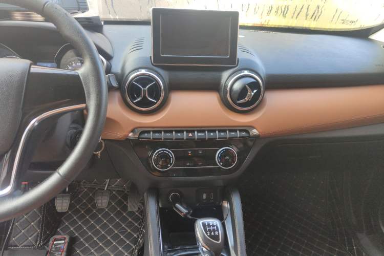 Used BAIC Senova X35 2016 1.5L Manual Luxury Edition Audio And AC Panel