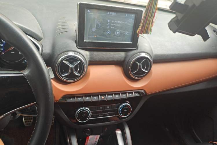 Used BAIC Senova X35 2016 1.5L Manual Luxury Edition Audio And AC Panel