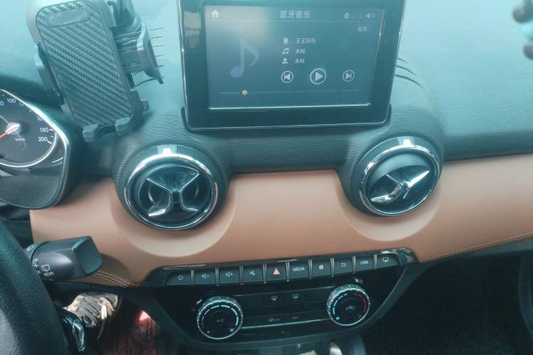 Used BAIC Senova X35 2016 1.5L Automatic Luxury Edition Audio And AC Panel