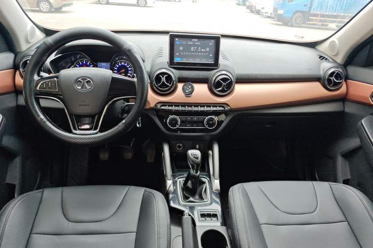 Used BAIC Senova X35 2016 1.5L Manual Elite Edition Center Console