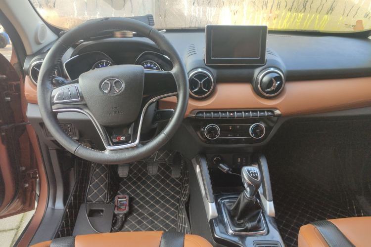 Used BAIC Senova X35 2016 1.5L Manual Luxury Edition Center Console