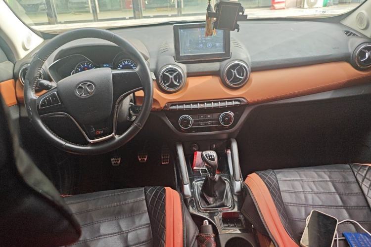 Used BAIC Senova X35 2016 1.5L Manual Luxury Edition Center Console