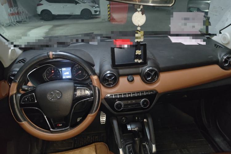 Used BAIC Senova X35 2016 1.5L Automatic Luxury Edition Center Console