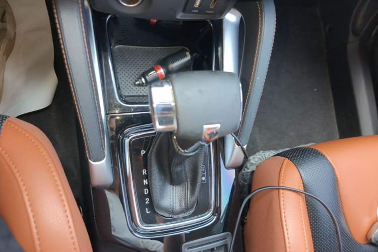 Used BAIC Senova X35 2016 1.5L Automatic Luxury Edition Gear Lever