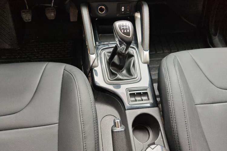 Used BAIC Senova X35 2016 1.5L Manual Elite Edition Gear Lever