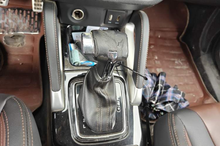 Used BAIC Senova X35 2016 1.5L Automatic Elite Edition Gear Lever