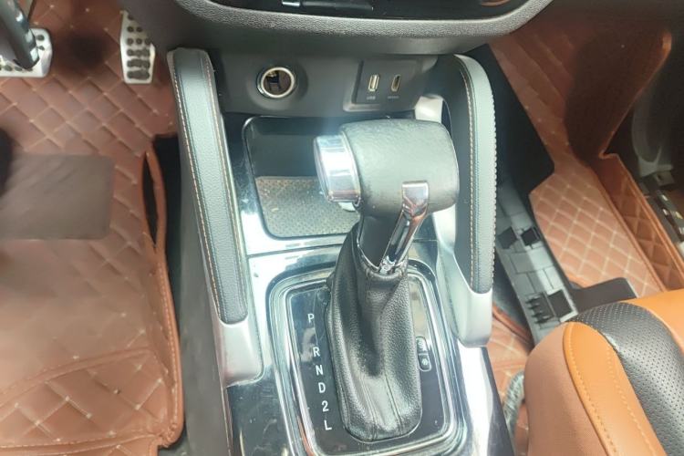 Used BAIC Senova X35 2016 1.5L Automatic Luxury Edition Gear Lever
