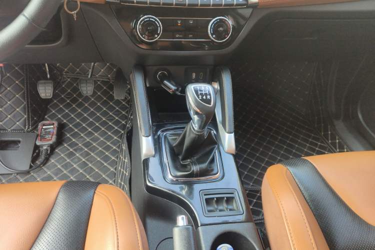Used BAIC Senova X35 2016 1.5L Manual Luxury Edition Gear Lever