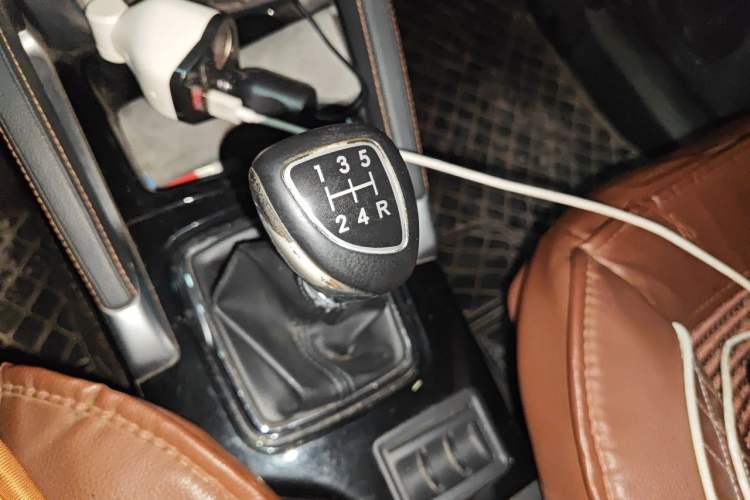 Used BAIC Senova X35 2016 1.5L Manual Luxury Edition Gear Lever