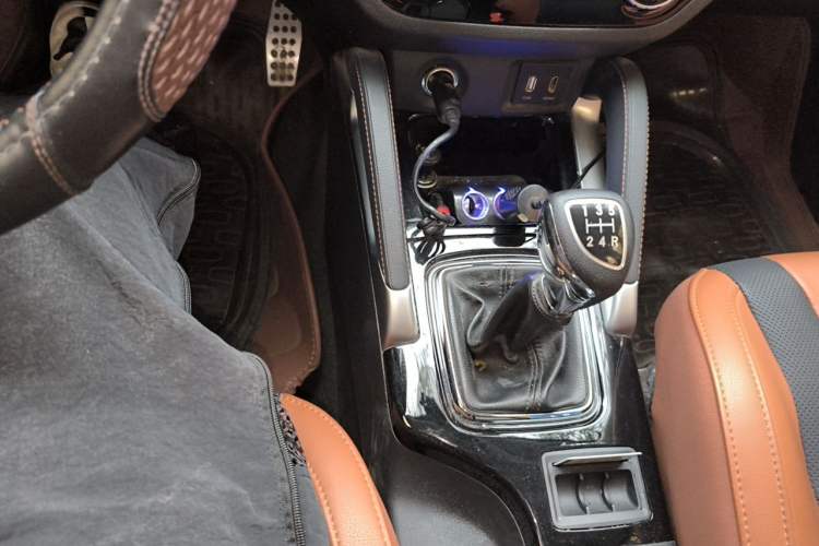 Used BAIC Senova X35 2016 1.5L Manual Luxury Edition Gear Lever