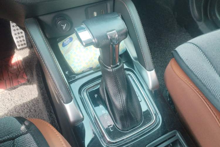 Used BAIC Senova X35 2016 1.5L Automatic Luxury Edition Gear Lever