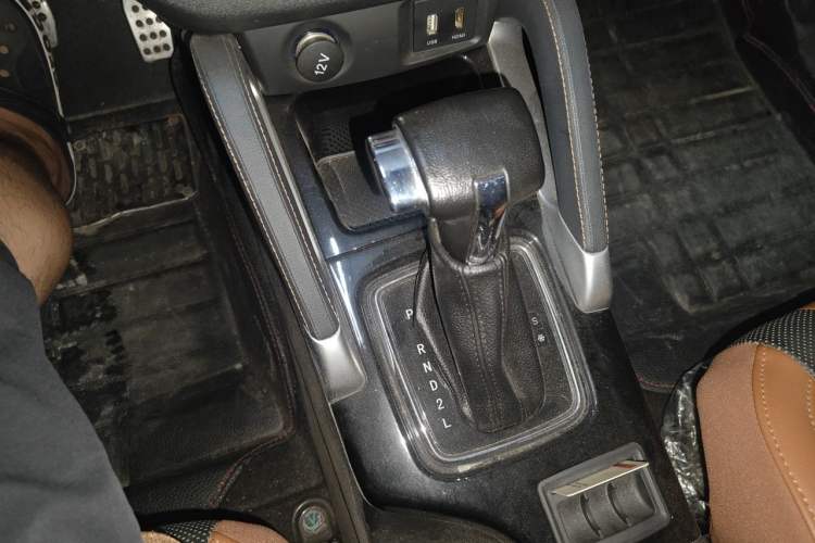Used BAIC Senova X35 2016 1.5L Automatic Luxury Edition Gear Lever