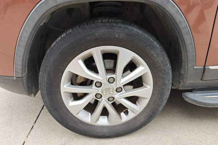 Used BAIC Senova X35 2016 1.5L Manual Elite Edition Left Front Wheel Hub
