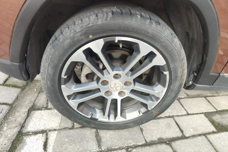 Used BAIC Senova X35 2016 1.5L Manual Luxury Edition Left Front Wheel Hub