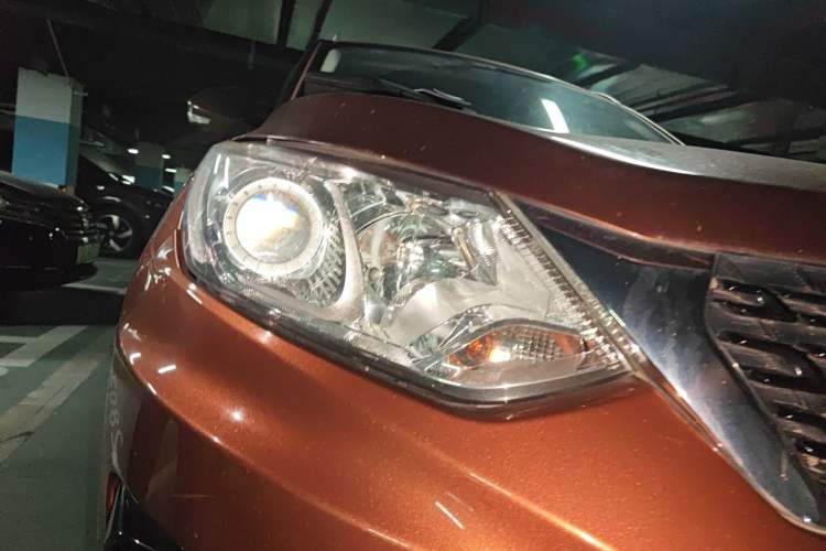 Used BAIC Senova X35 2016 1.5L Manual Luxury Edition Right Front Headlight