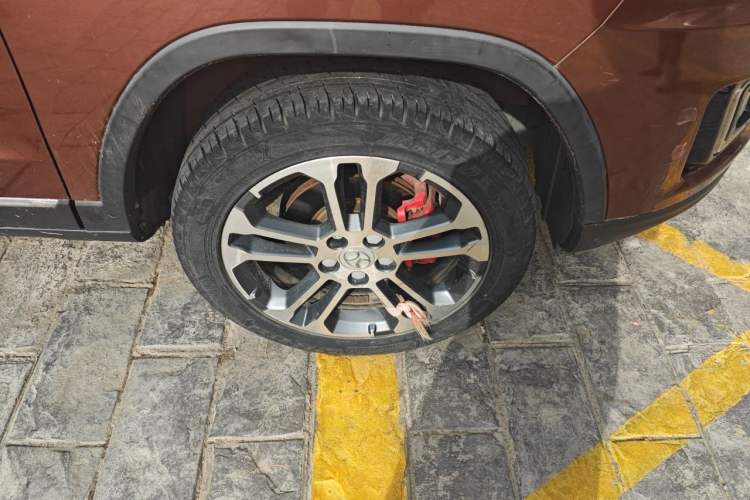 Used BAIC Senova X35 2016 1.5L Manual Luxury Edition Right Front Wheel Hub