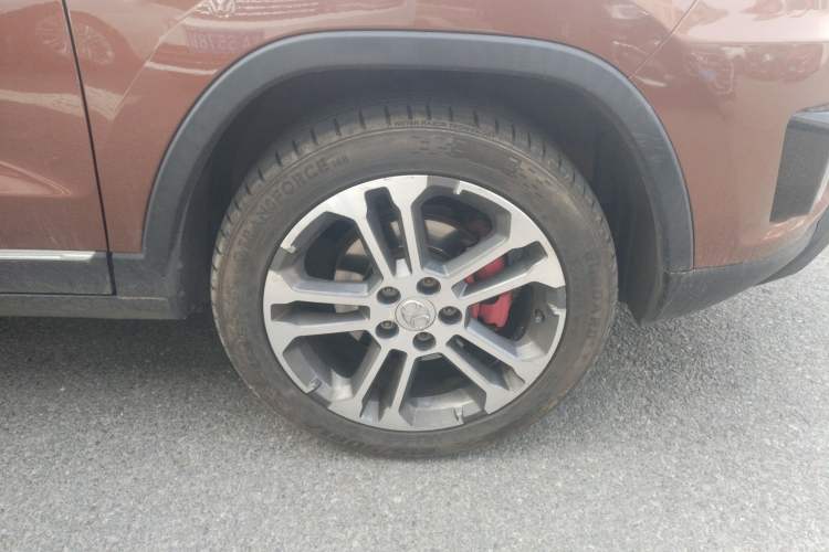 Used BAIC Senova X35 2016 1.5L Automatic Luxury Edition Right Front Wheel Hub