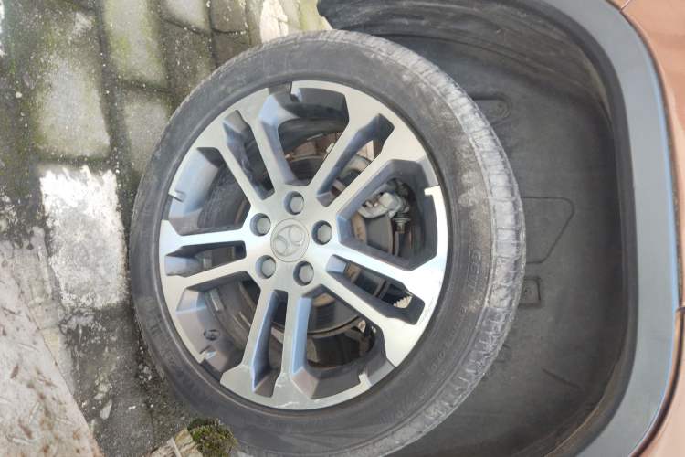 Used BAIC Senova X35 2016 1.5L Manual Luxury Edition Right Rear Wheel Hub