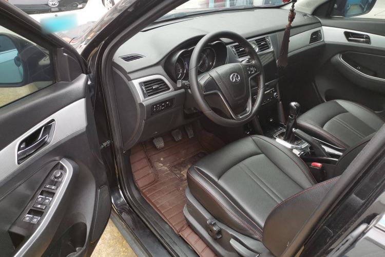 Used BAIC Senova X55 2016 1.5L Manual Elite Edition Interior 2
