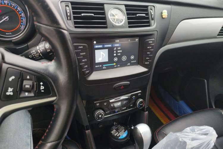Used BAIC Senova X55 2016 1.5T CVT Elite Edition Audio And AC Panel