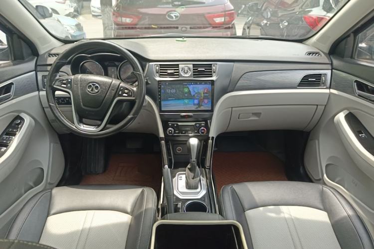Used BAIC Senova X55 2016 1.5T CVT Elite Edition Center Console