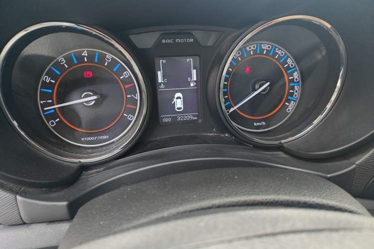 Used BAIC Senova X55 2016 1.5L Manual Comfort Version Odometer Close Up